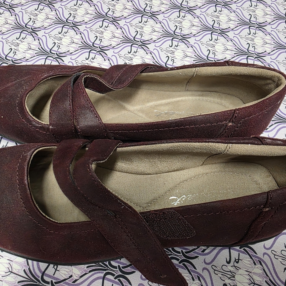 Easy Spirit Burgundy Loafers
